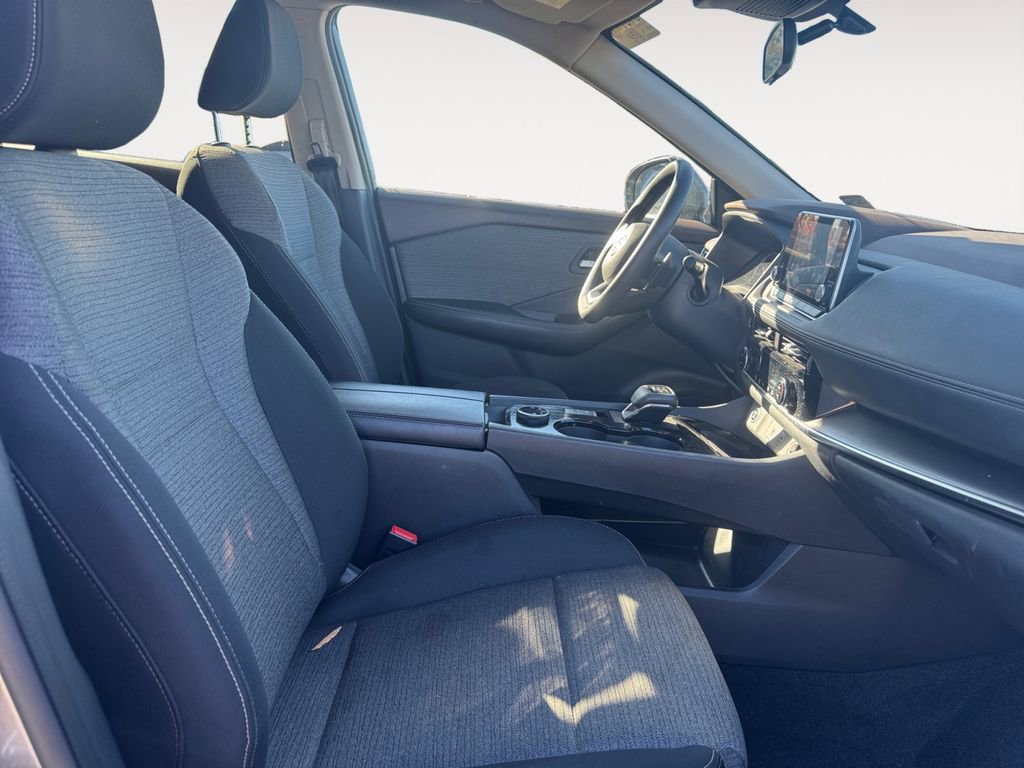 Used 2022 Nissan Rogue SV image 15