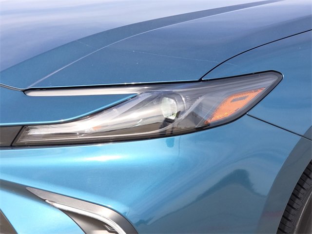 Used 2025 Toyota Camry SE image 4