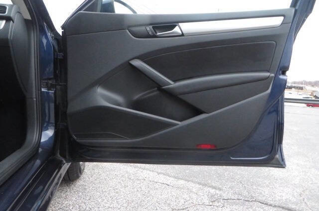 Used 2015 Volkswagen Passat 1.8T Wolfsburg Edition image 39