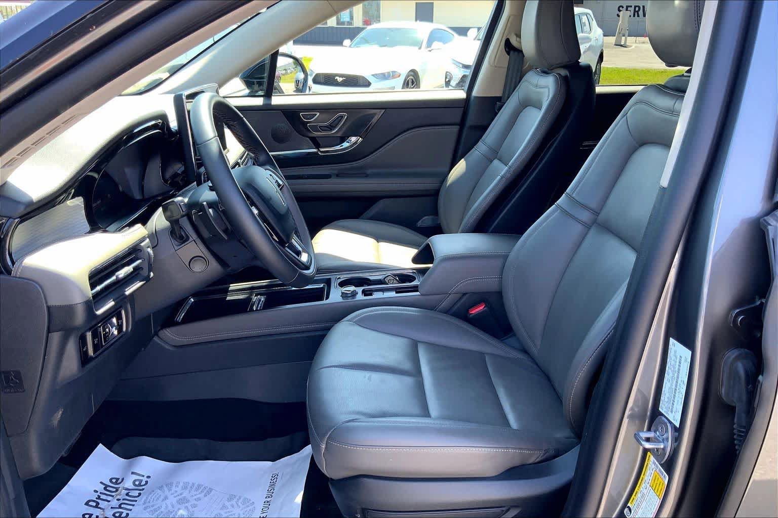 Used 2025 Lincoln Corsair AWD w/ Equipment Group 101A image 8