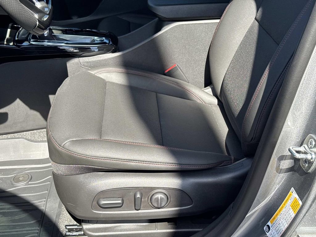 New 2026 Chevrolet Trax RS w/ Sunroof Package image 17