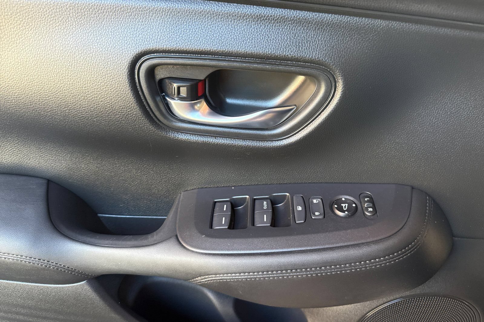 Used 2023 Honda HR-V LX image 12