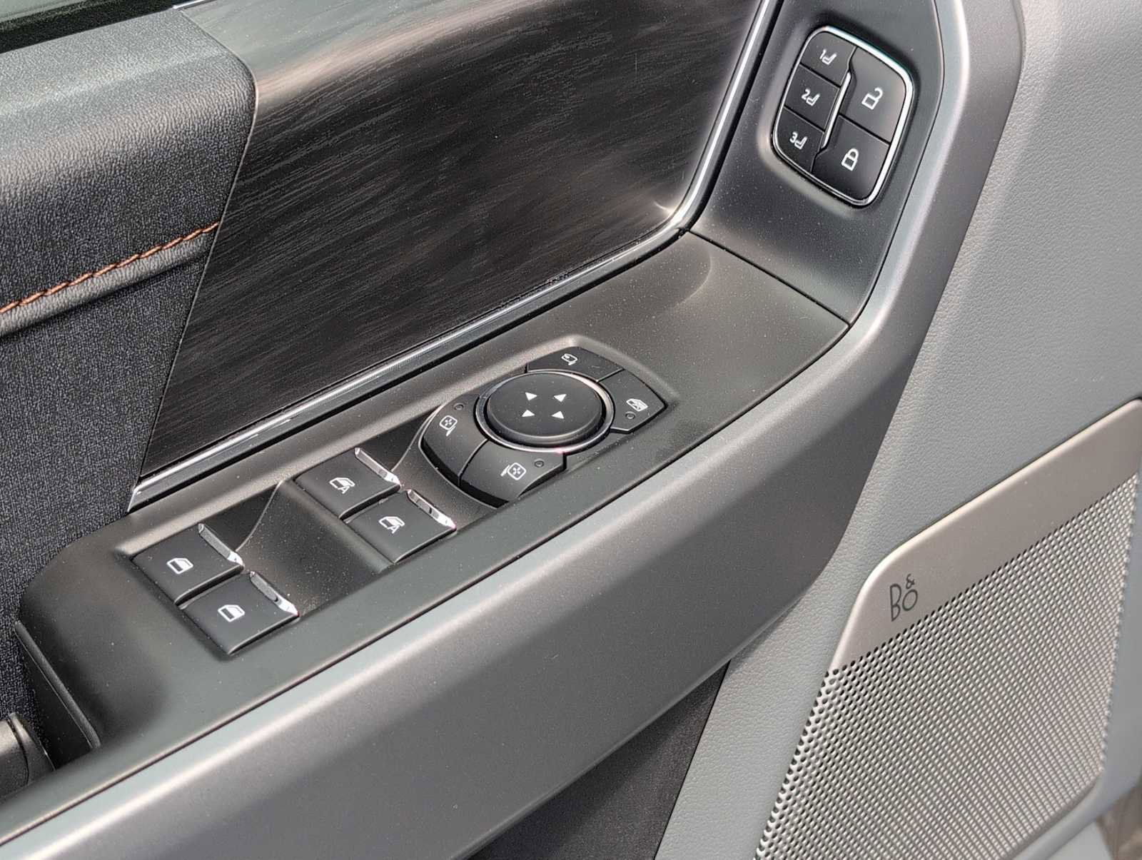 New 2025 Ford F150 Lariat w/ Equipment Group 502A High image 8