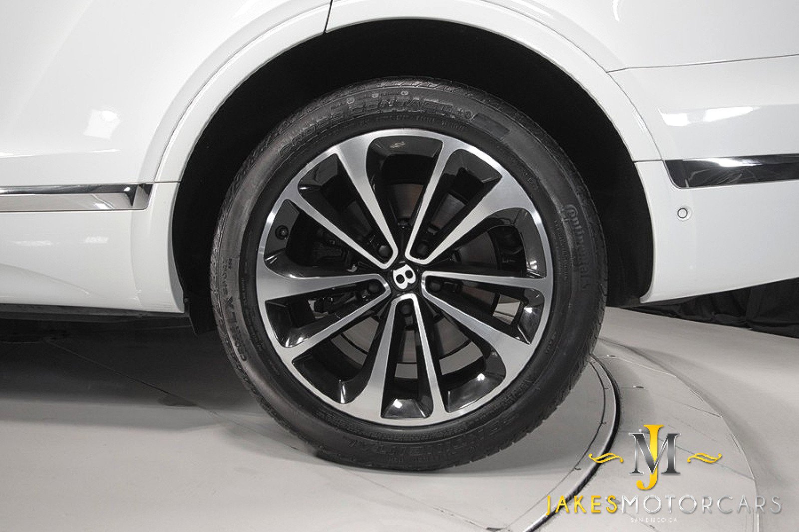 Used 2017 Bentley Bentayga image 70