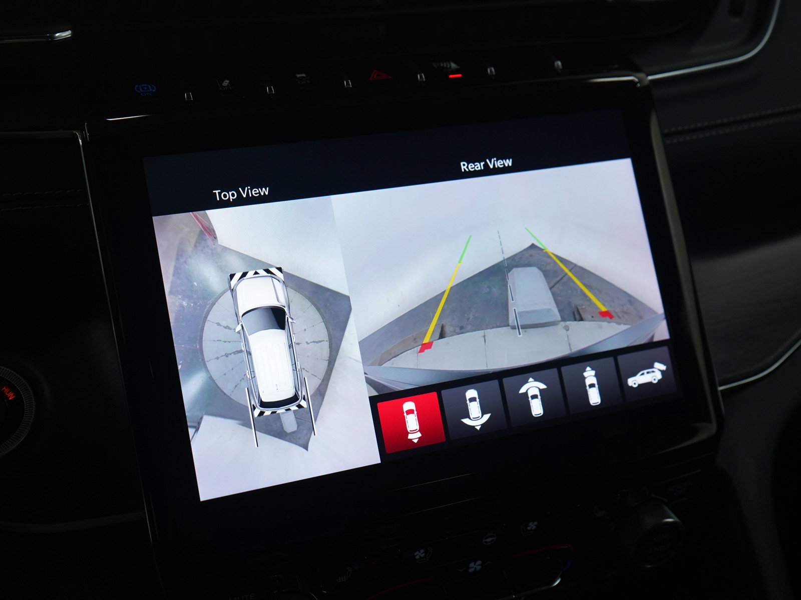 Used 2023 Jeep Grand Cherokee Overland w/ Advanced Protech Group III image 29