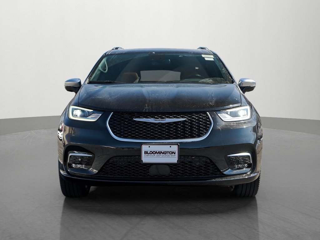 New 2026 Chrysler Pacifica Pinnacle w/ Trailer Tow Group AWD/4WD image 2