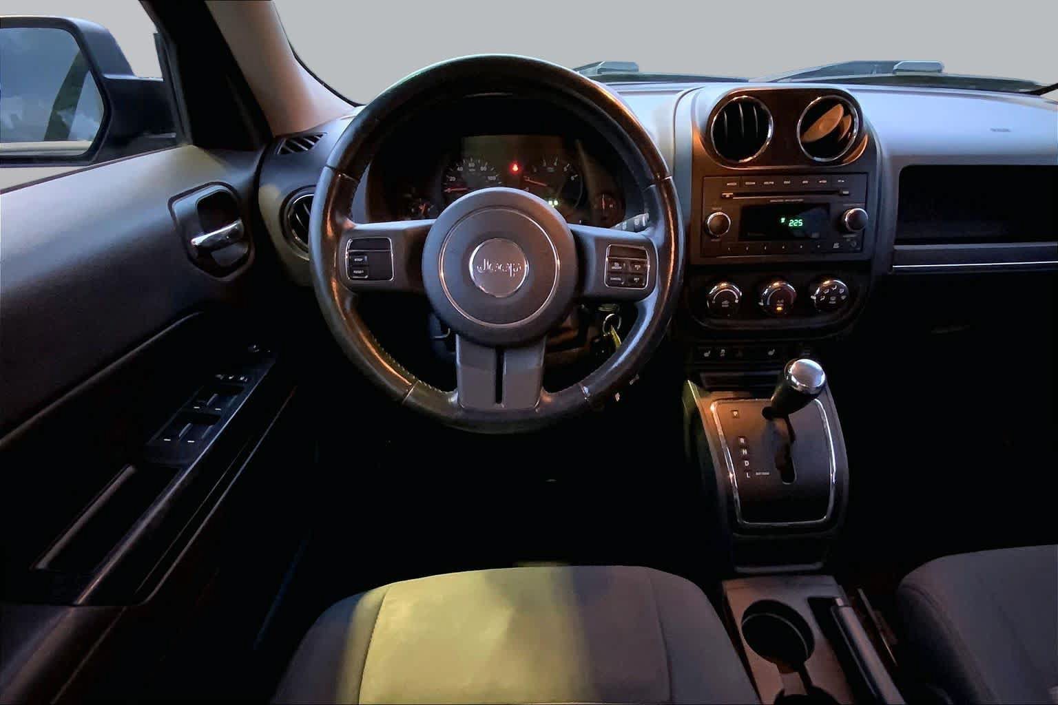 Used 2011 Jeep Patriot Latitude AWD/4WD image 5