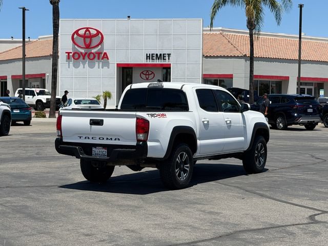 Used 2017 Toyota Tacoma TRD Off-Road w/ Tow Package (A/T) AWD/4WD image 5