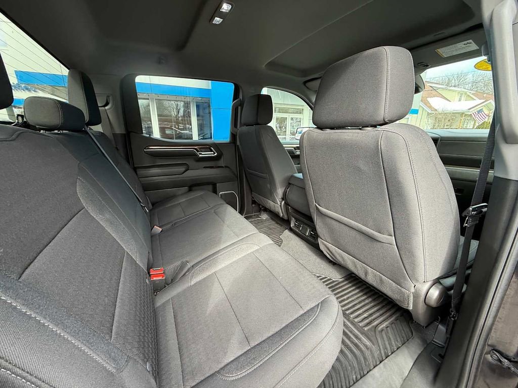 Used 2024 Chevrolet Silverado 1500 LT image 32