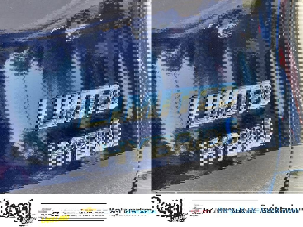 Used 2023 Toyota Sienna Limited image 9