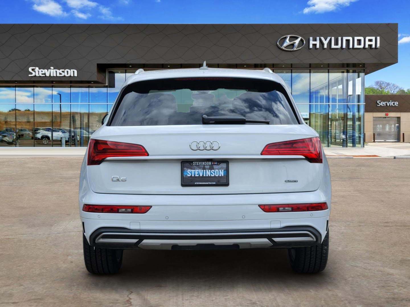 Used 2021 Audi Q5 Prestige w/ Prestige Package image 3
