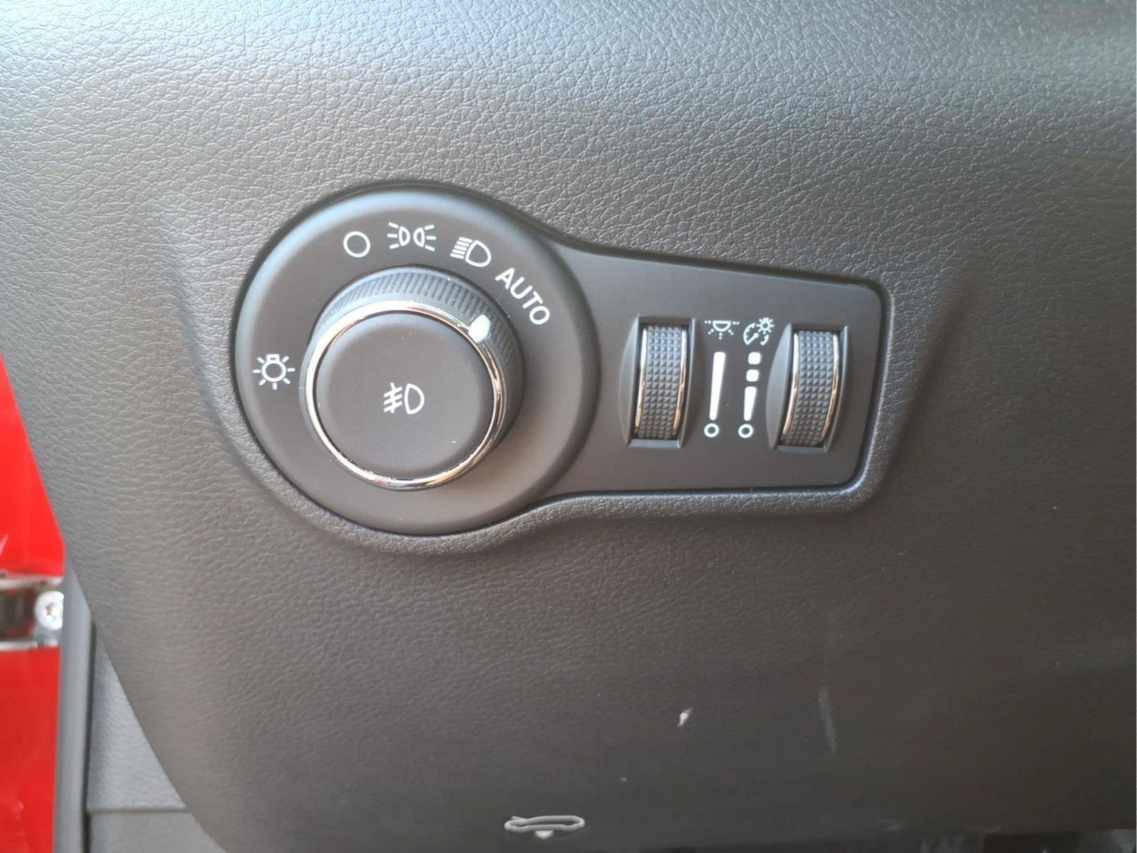 Used 2025 Jeep Compass Trailhawk AWD/4WD image 19