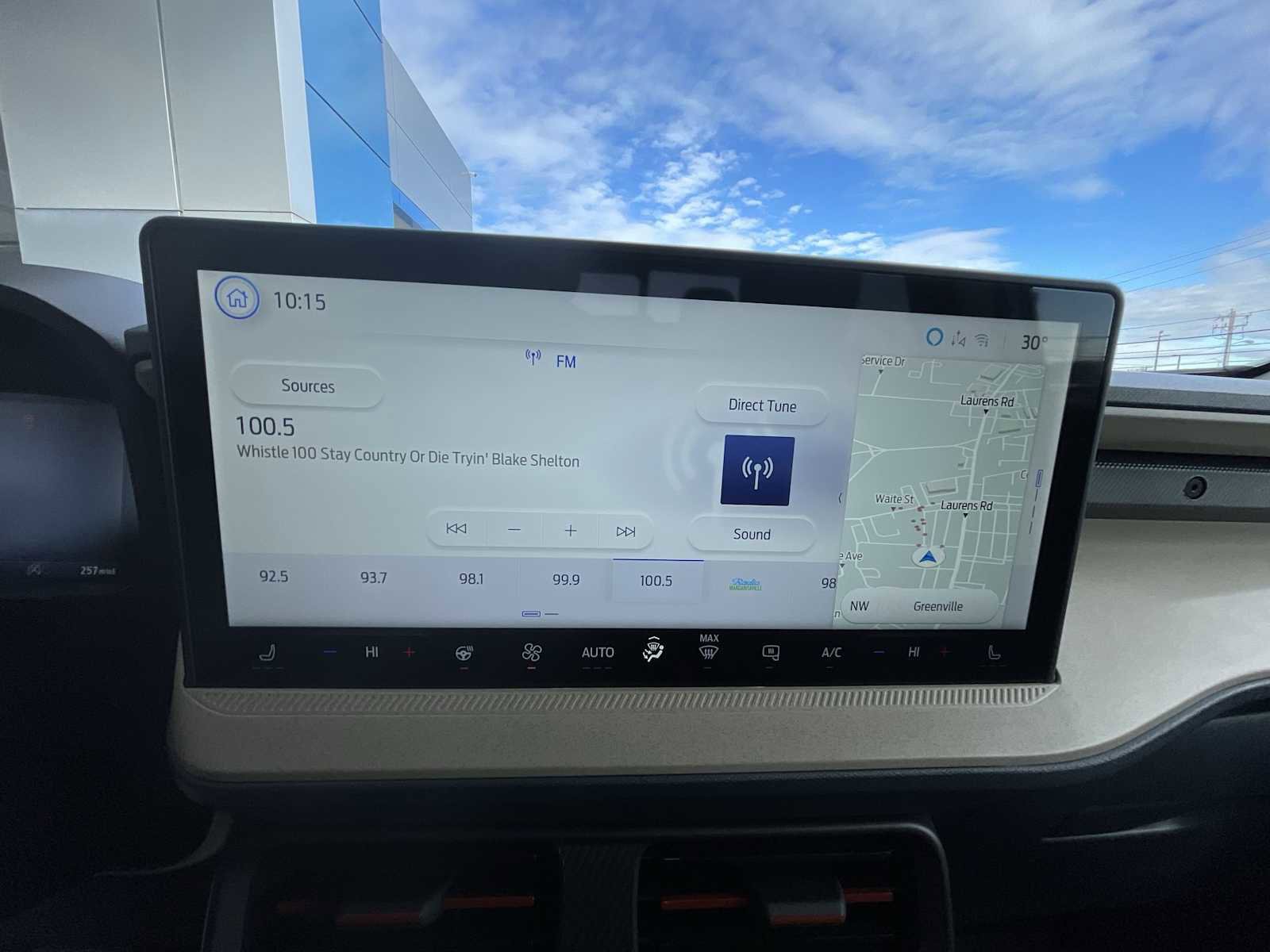 Used 2025 Ford Maverick Lariat w/ 4K Tow Package image 13