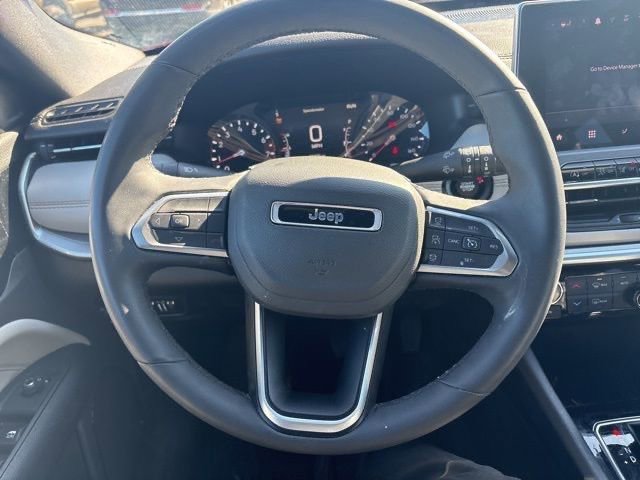 Used 2025 Jeep Compass Limited image 17
