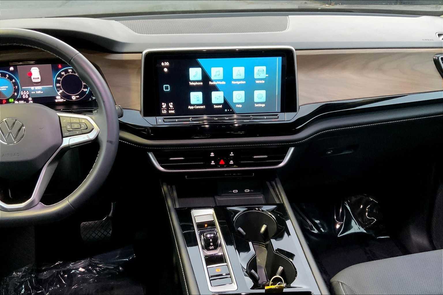 Used 2024 Volkswagen Atlas SE image 6