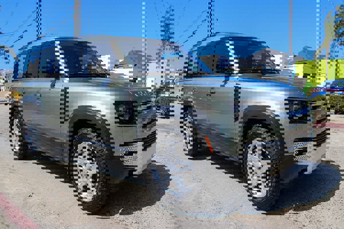 Used 2021 Land Rover Defender 110 SE image 8