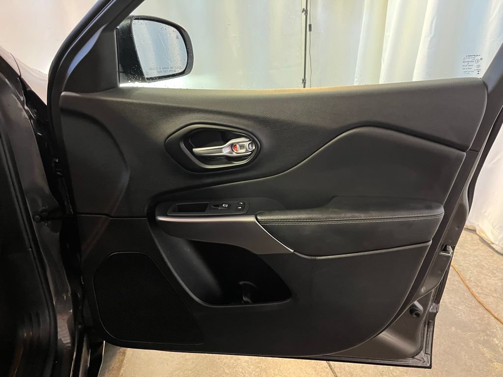 Used 2022 Jeep Cherokee Latitude Lux AWD/4WD image 11