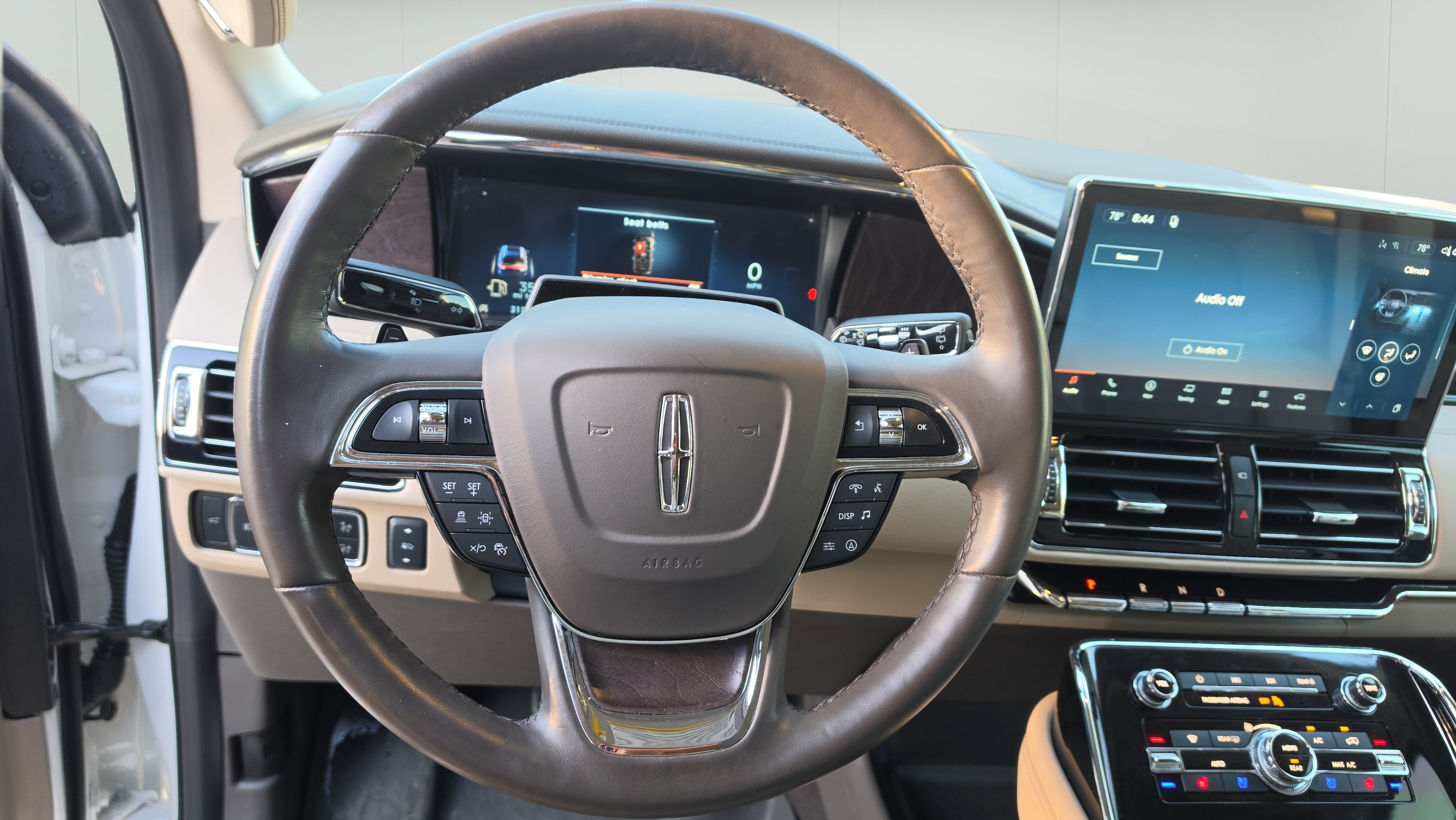 Used 2024 Lincoln Navigator Premiere AWD/4WD image 11