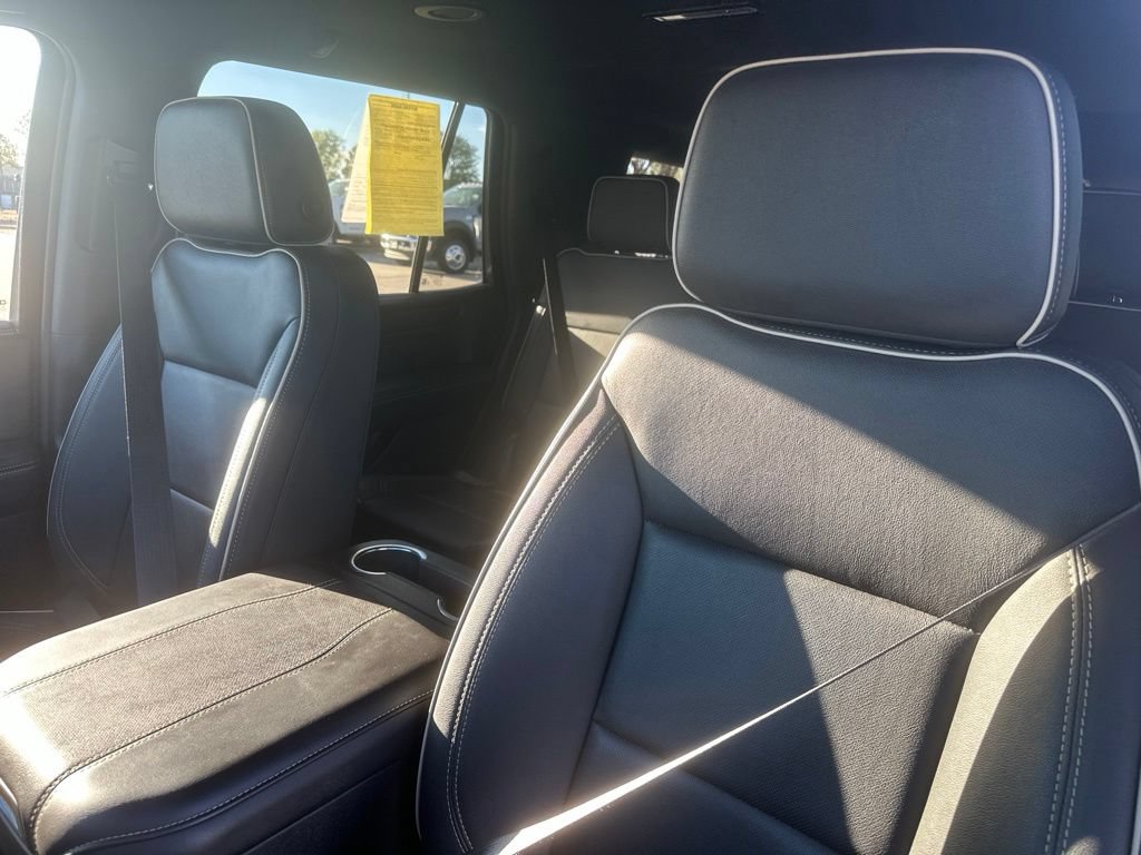 Used 2025 GMC Yukon Elevation AWD/4WD image 14