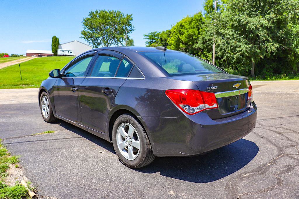 Used 2015 Chevrolet Cruze LT w/ Technology Package image 8