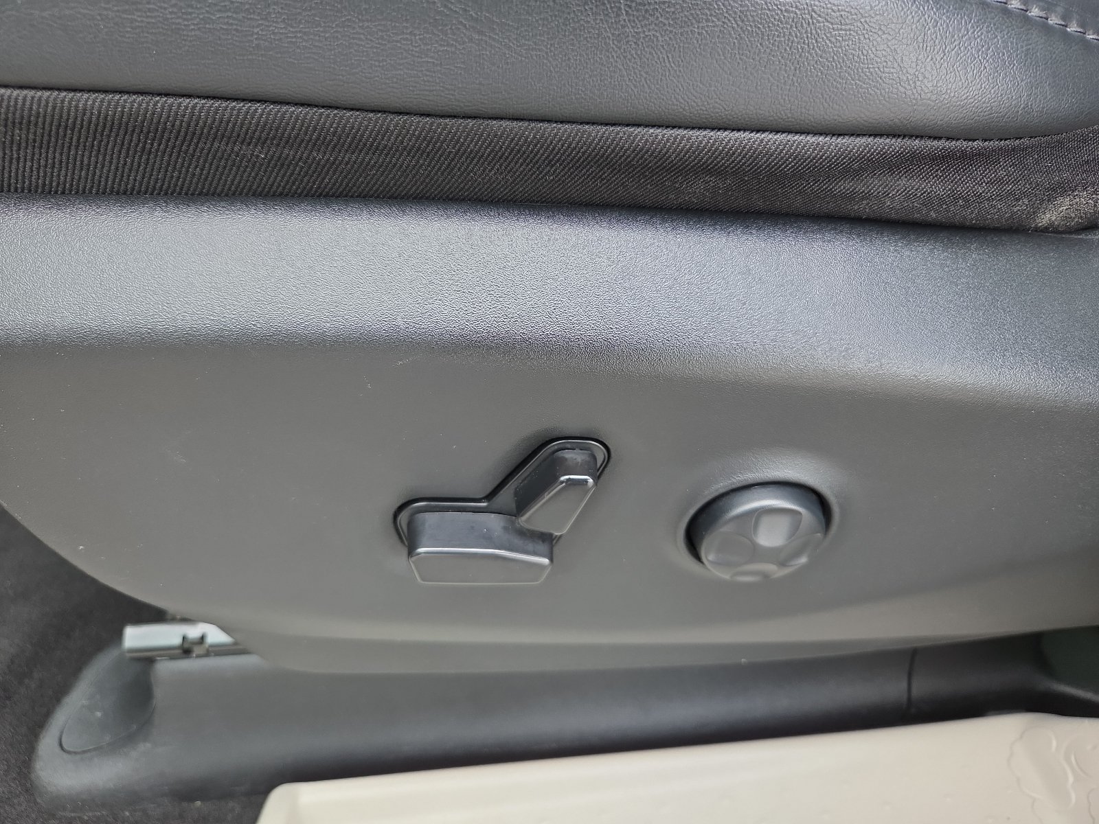 Used 2023 Chrysler Pacifica Touring-L FWD image 14