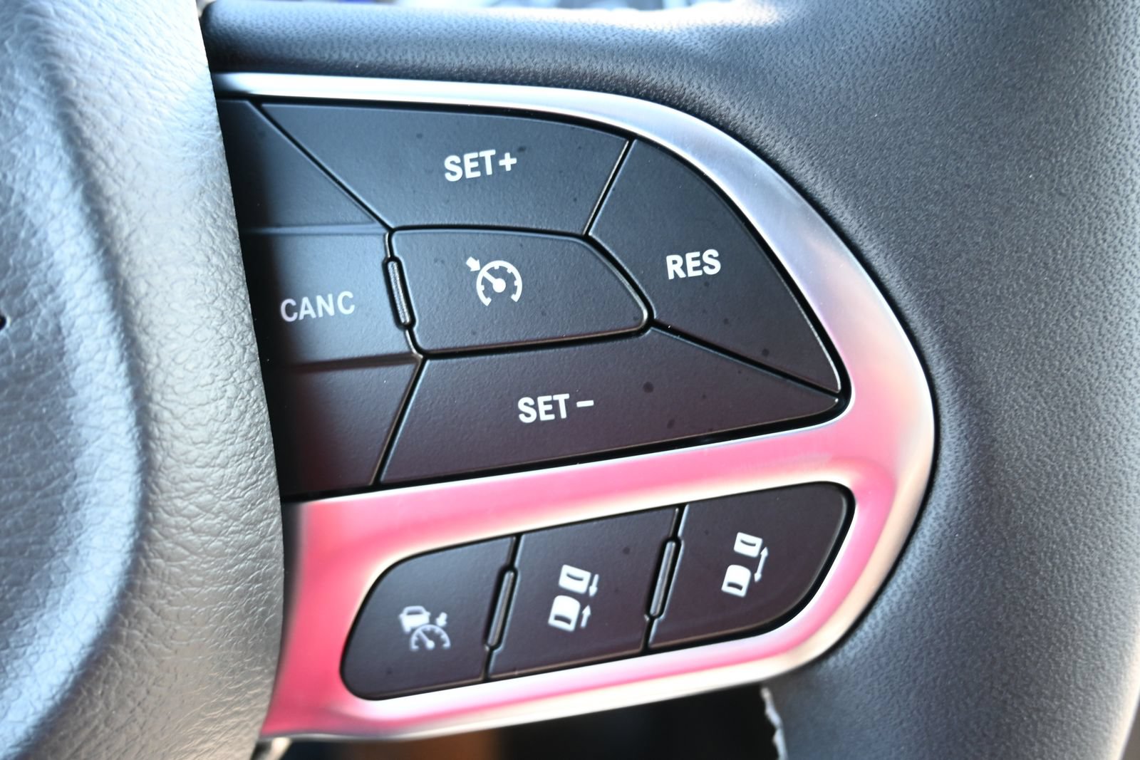 New 2026 Chrysler Pacifica Select AWD/4WD image 10