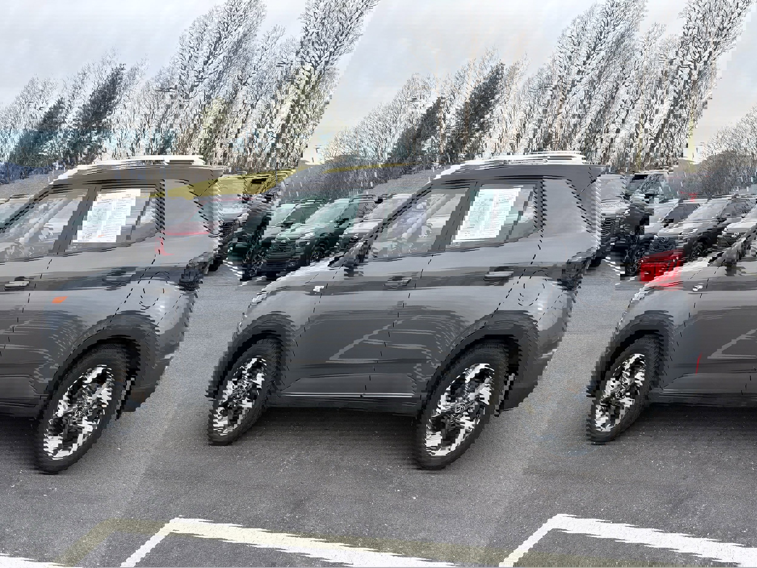 Used 2024 Hyundai Venue Limited image 5