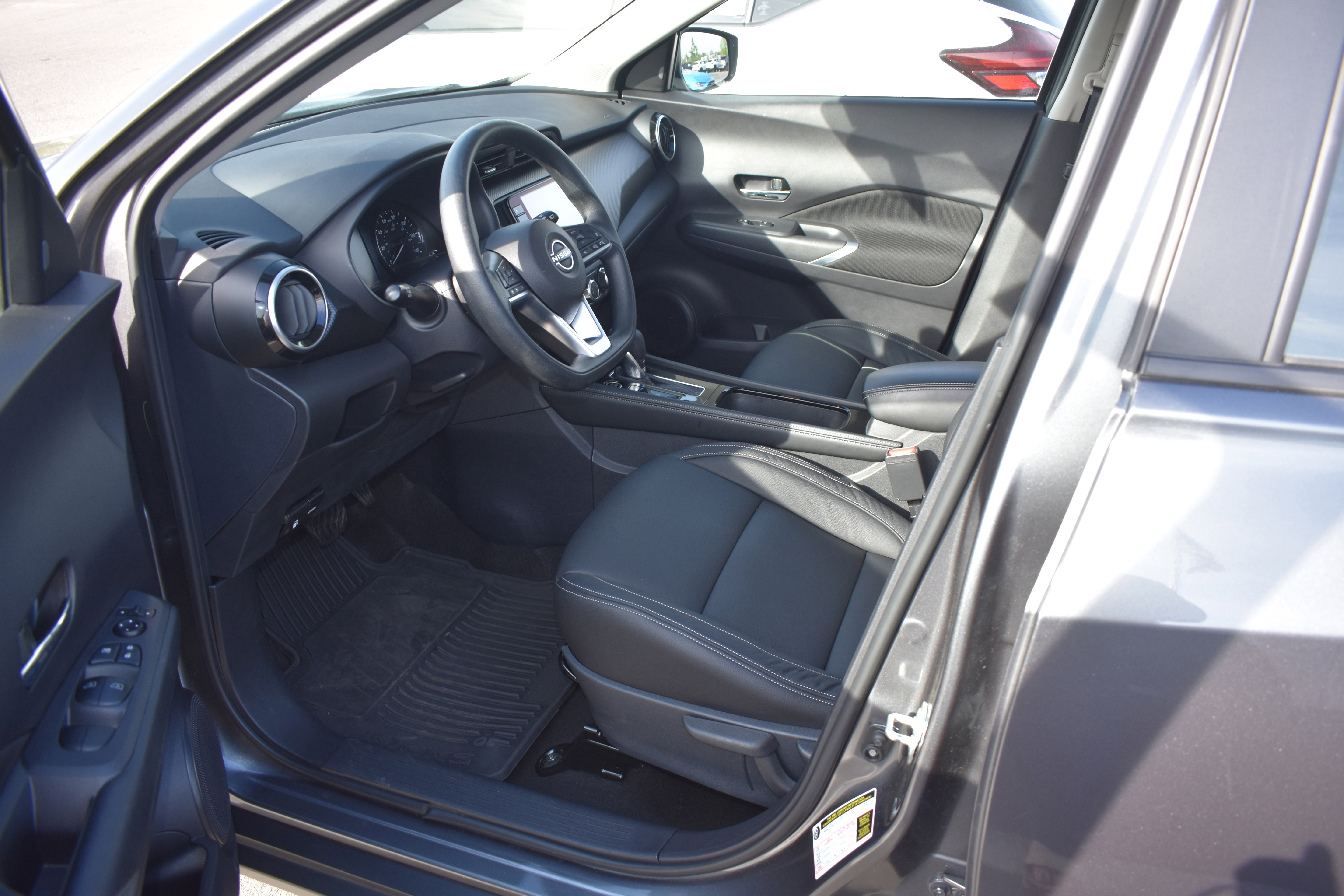 Used 2024 Nissan Kicks SV image 12