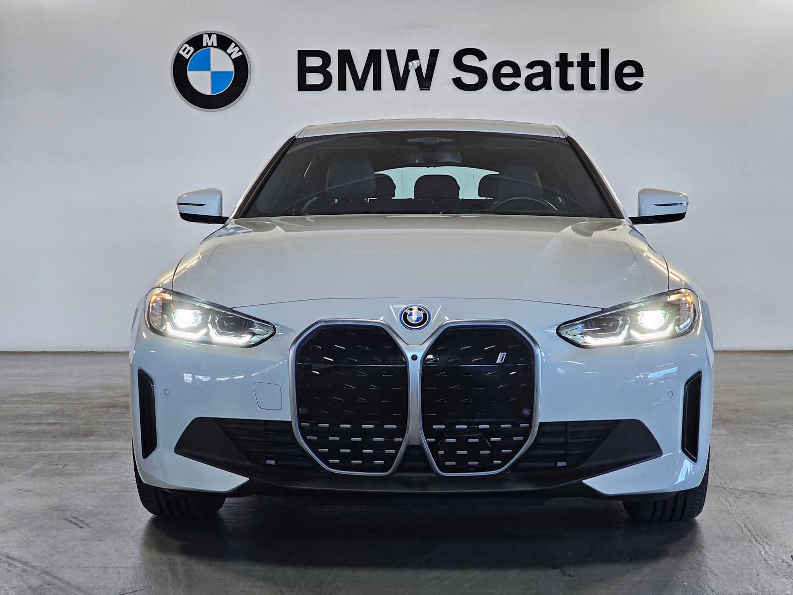 Used 2023 BMW i4 eDrive35 RWD image 6