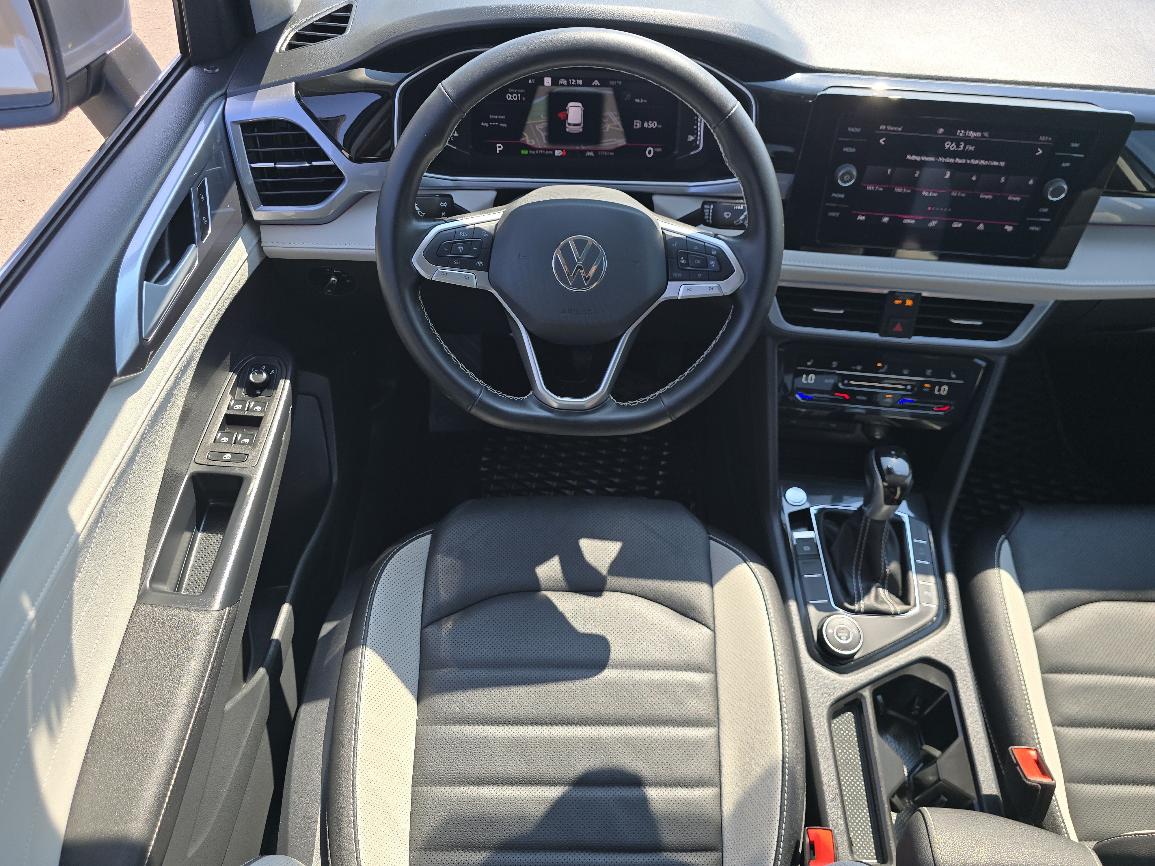 Certified 2025 Volkswagen Taos SEL AWD/4WD image 23