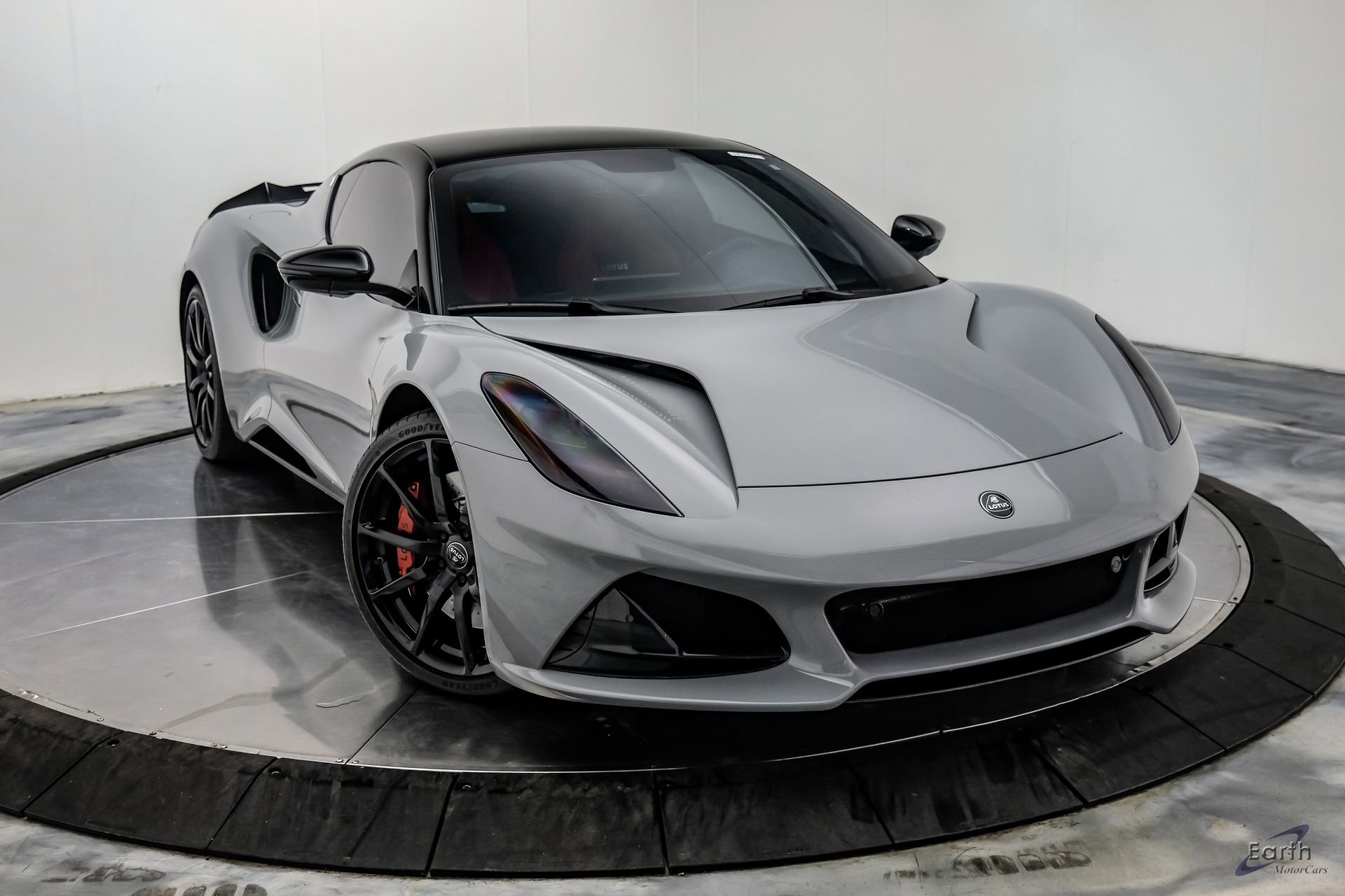 Used 2025 Lotus Emira RWD image 29