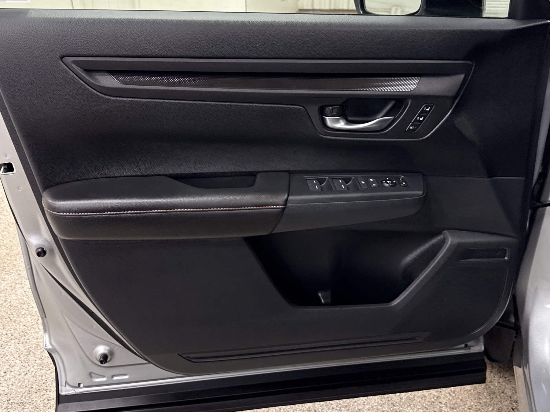 Used 2025 Honda CR-V Sport-L image 3