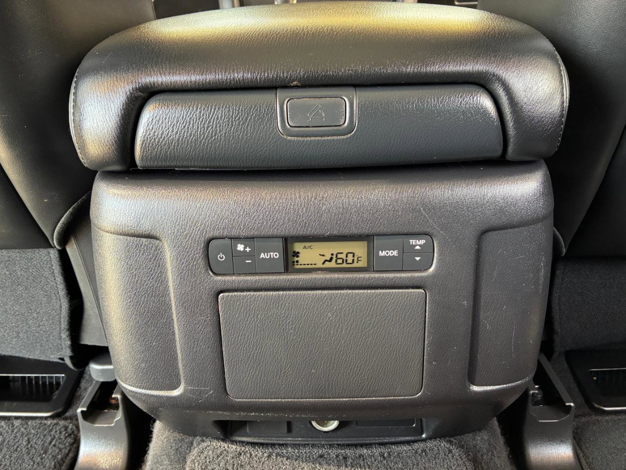 Used 2021 Nissan Armada SV w/ SV Appearance Package RWD image 32