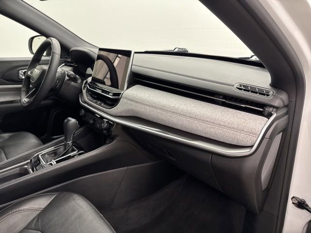 Used 2023 Jeep Compass Latitude image 25