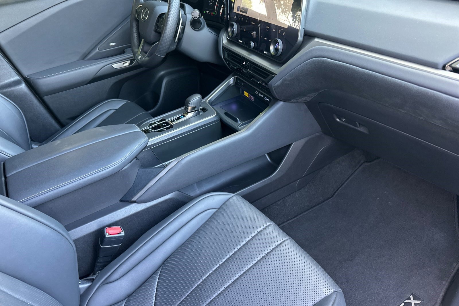 Certified 2025 Lexus TX 500h AWD w/ Technology Package image 21