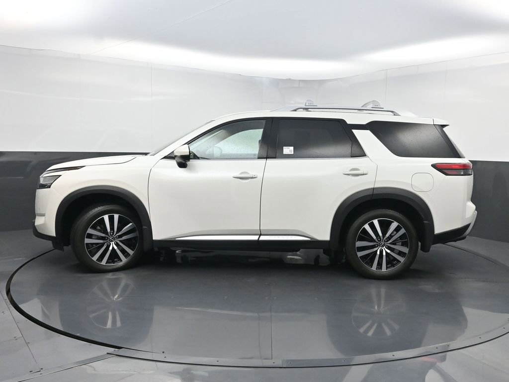 Used 2024 Nissan Pathfinder Platinum FWD image 46