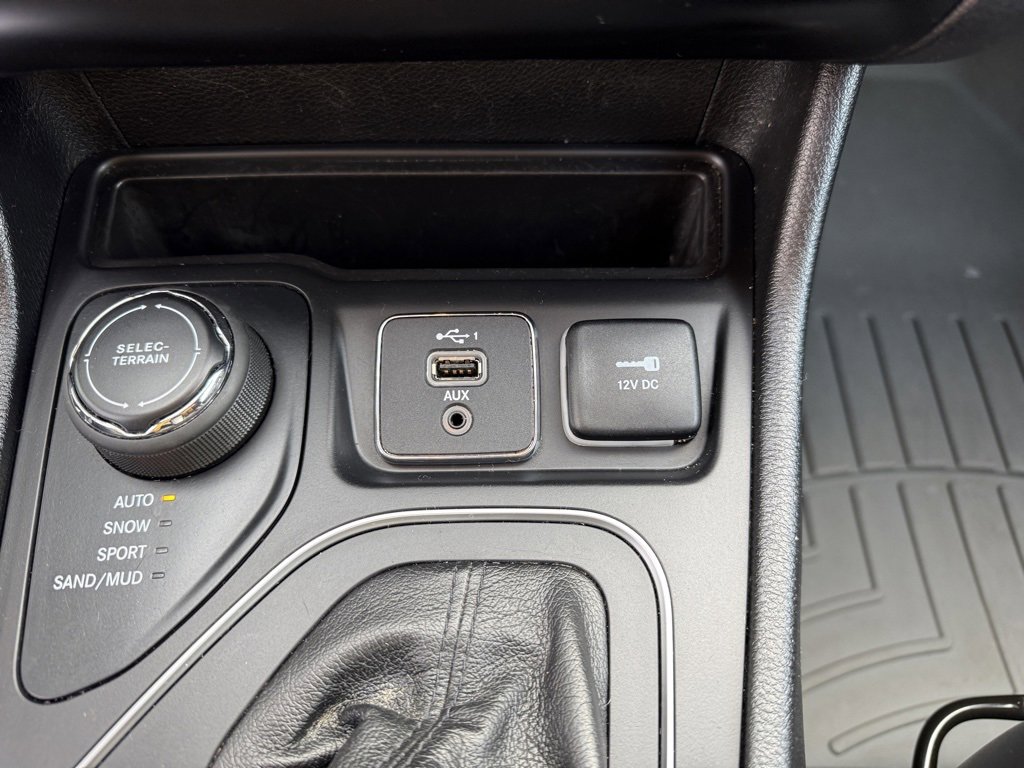 Used 2022 Jeep Cherokee Latitude w/ Trailer Tow Group image 24