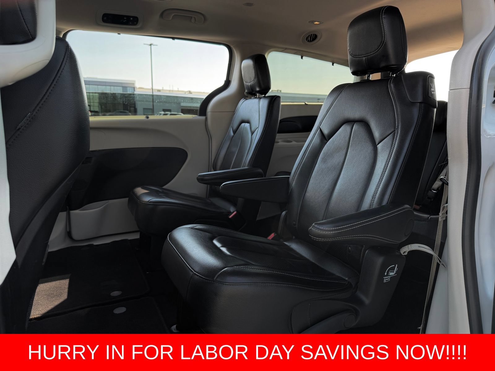 Used 2022 Chrysler Pacifica Touring-L FWD image 27