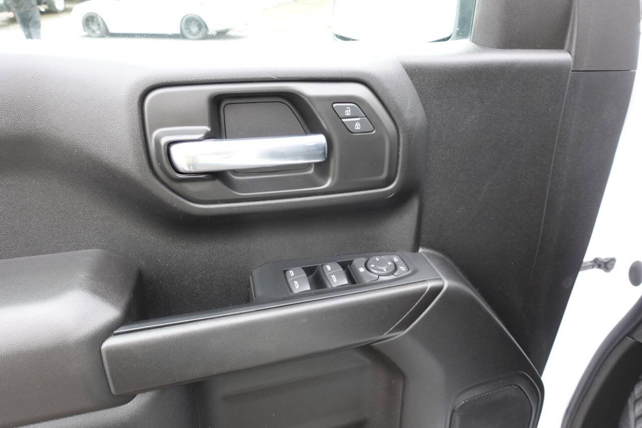 Used 2023 Chevrolet Silverado 1500 Custom w/ LPO, Dark Essentials Package AWD/4WD image 17