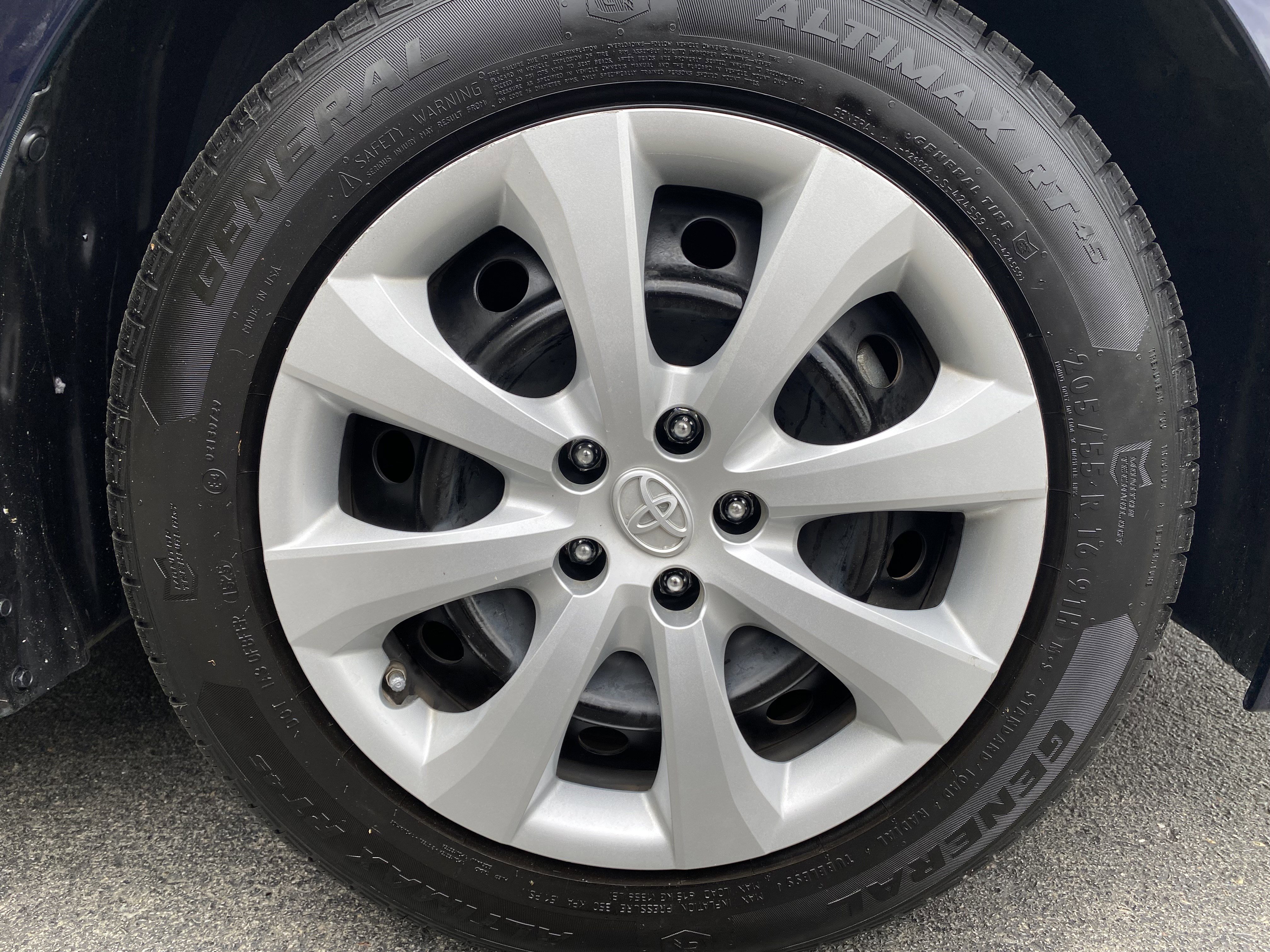 Used 2021 Toyota Corolla LE image 12