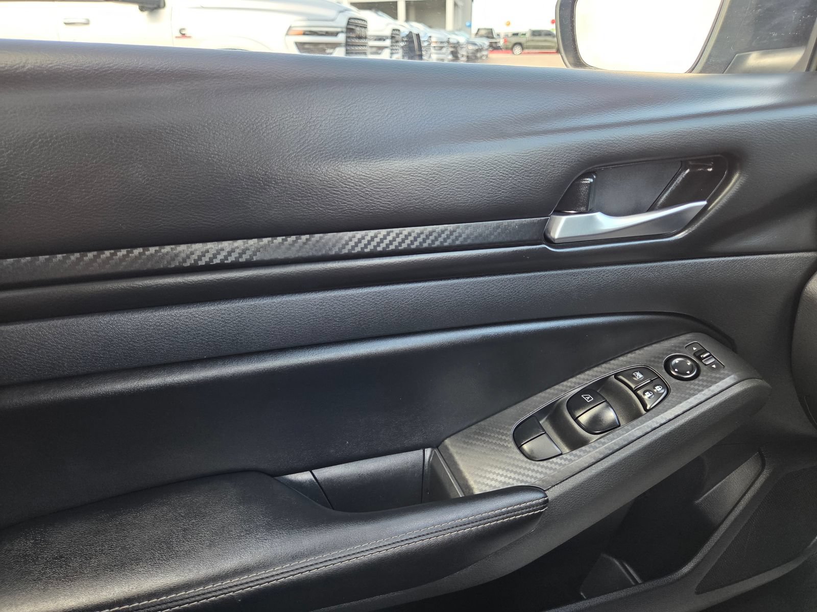 Used 2024 Nissan Altima 2.5 SV FWD image 41