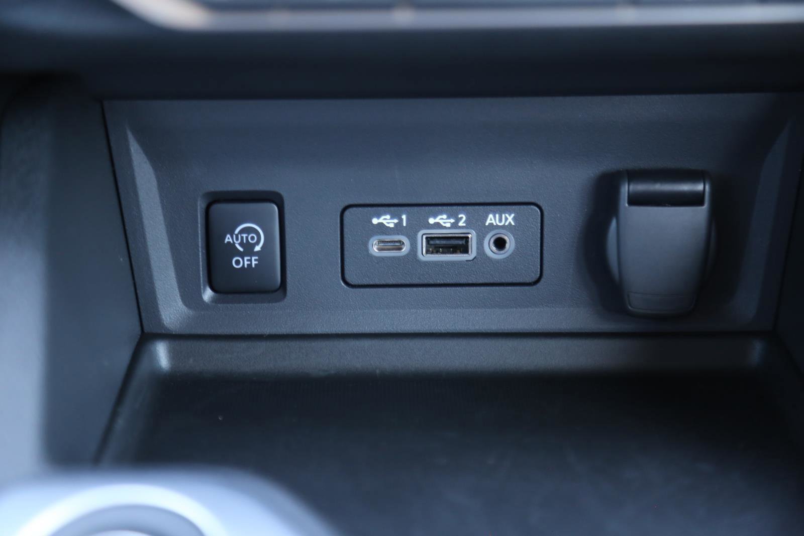 Used 2025 Nissan Sentra SR w/ SR Premium Package image 16