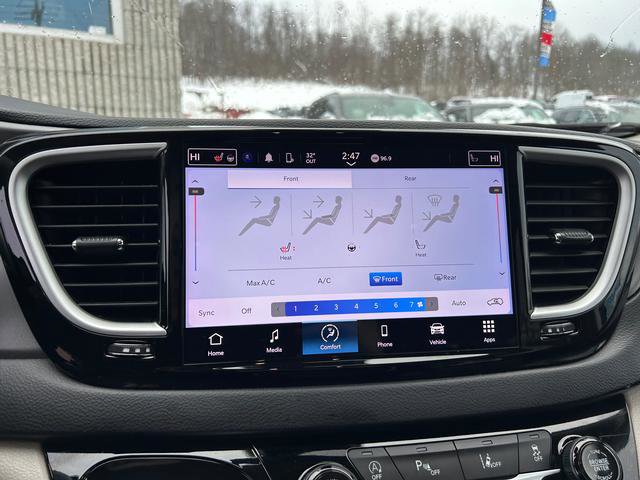 Certified 2023 Chrysler Pacifica Touring-L image 12