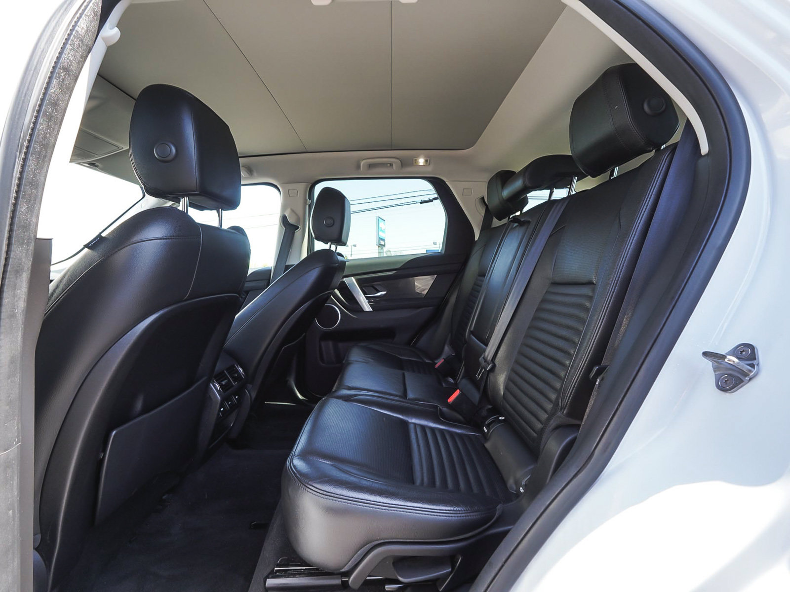 Used 2020 Land Rover Discovery Sport SE AWD/4WD image 31