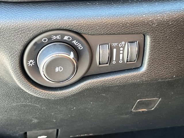 New 2026 Chrysler Pacifica Pinnacle w/ Trailer Tow Group FWD image 25
