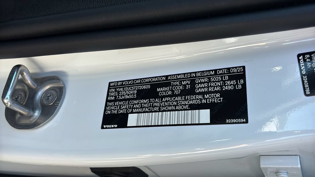Certified 2026 Volvo XC40 B5 Plus AWD/4WD image 34