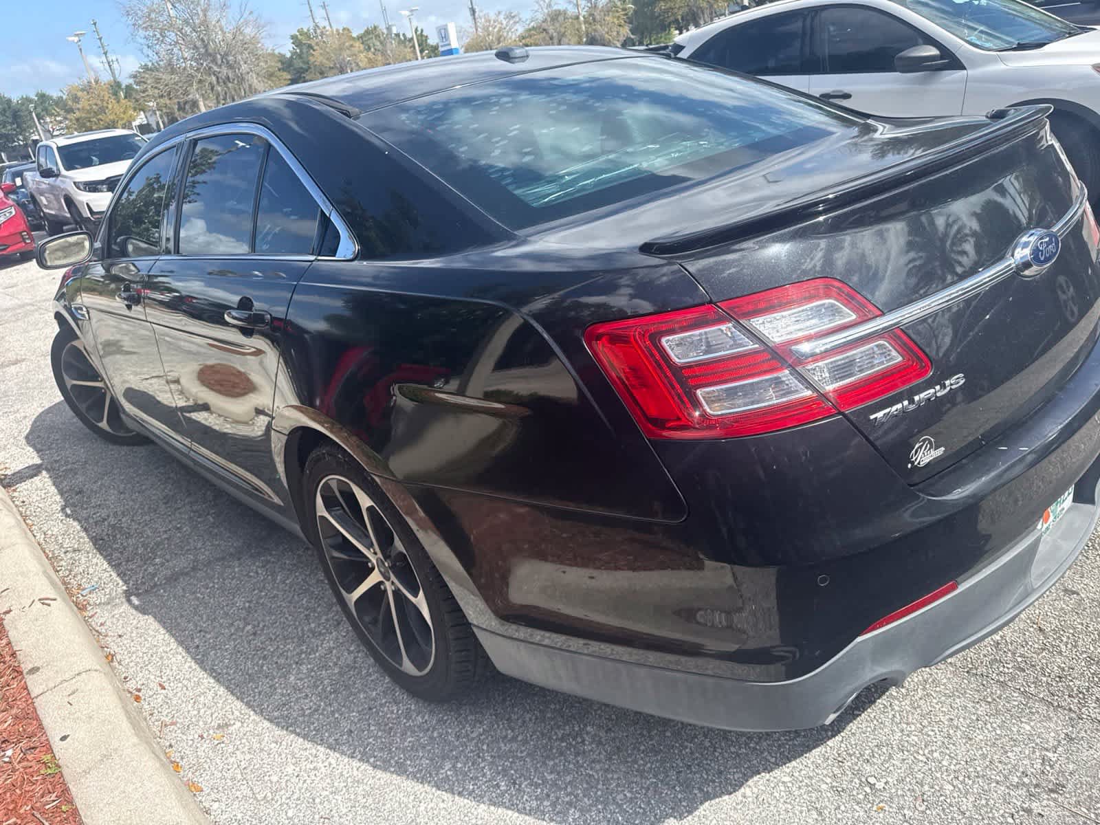 Used 2015 Ford Taurus Limited w/ Equipment Group 301A FWD image 10