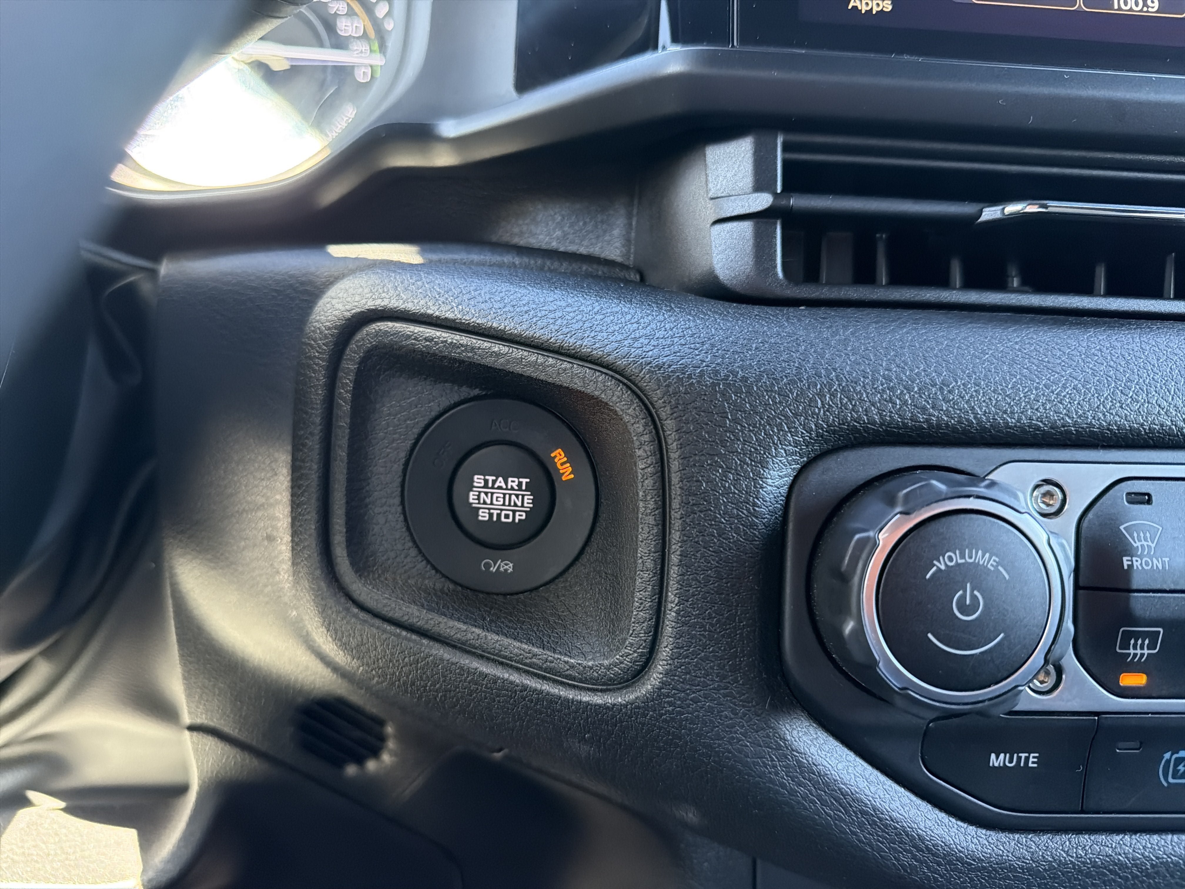 Used 2024 Jeep Wrangler Unlimited AWD/4WD image 18