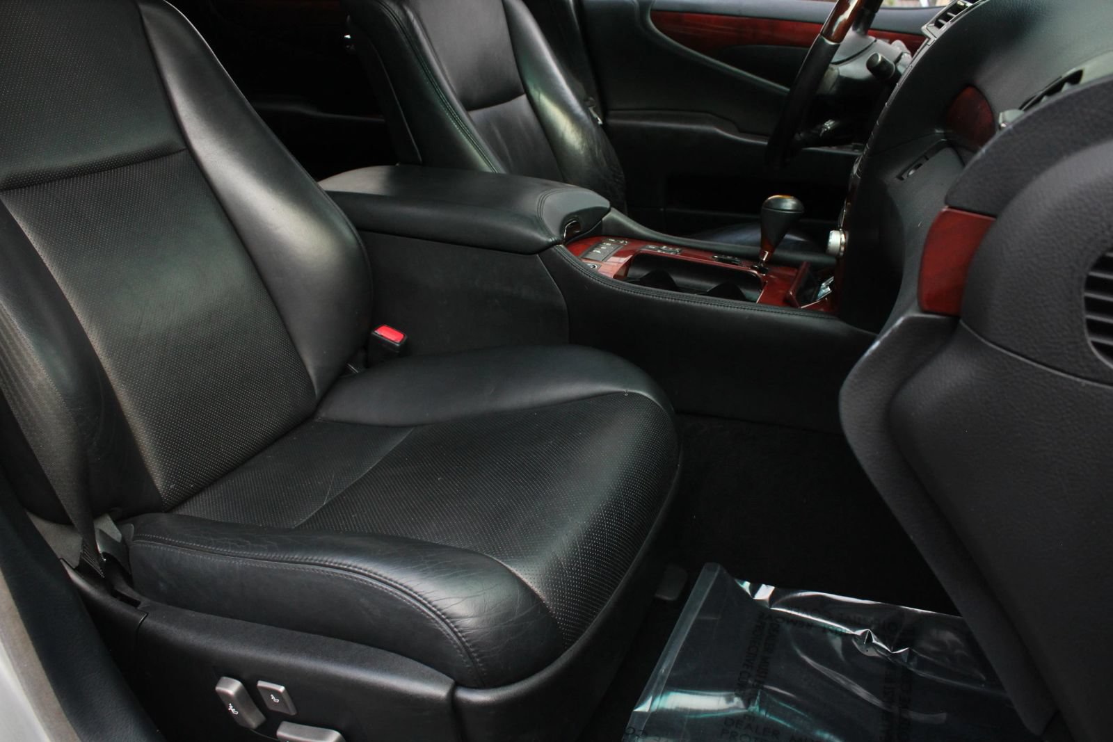 Used 2011 Lexus LS 460 L w/ Luxury Pkg RWD image 30