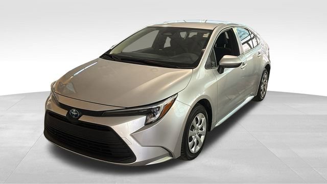 Used 2024 Toyota Corolla LE image 2